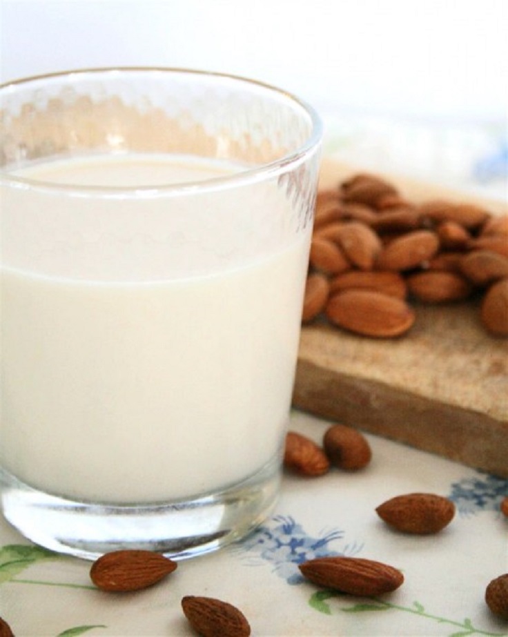 Milk-vs.-Almond-Milk