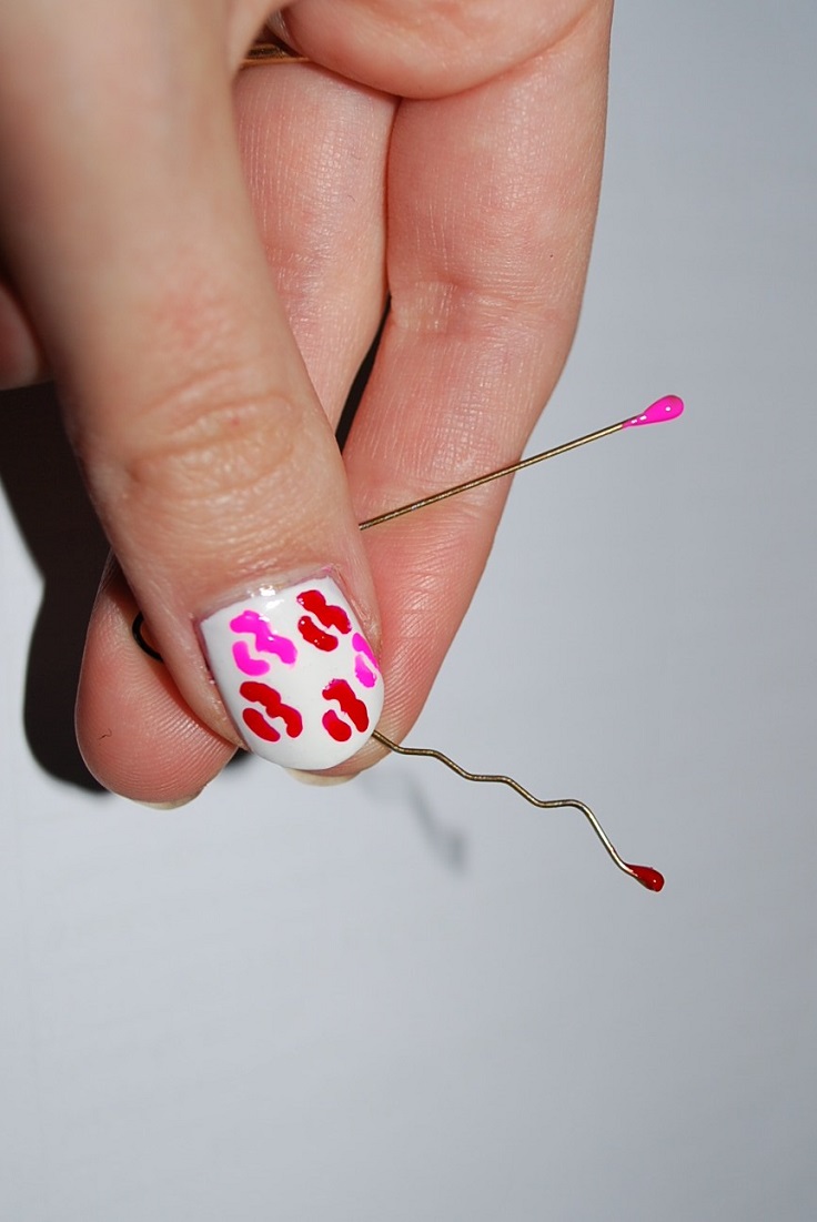 Use-the-end-of-a-pin-to-create-nail-art