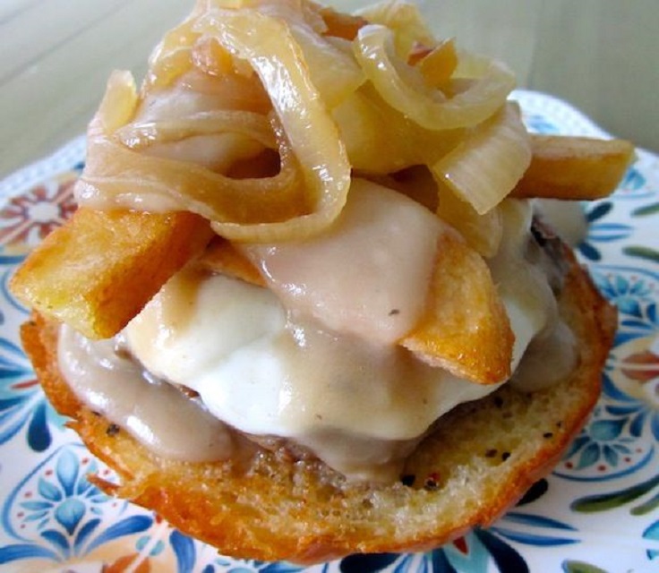 Canadian-Poutine-Burger