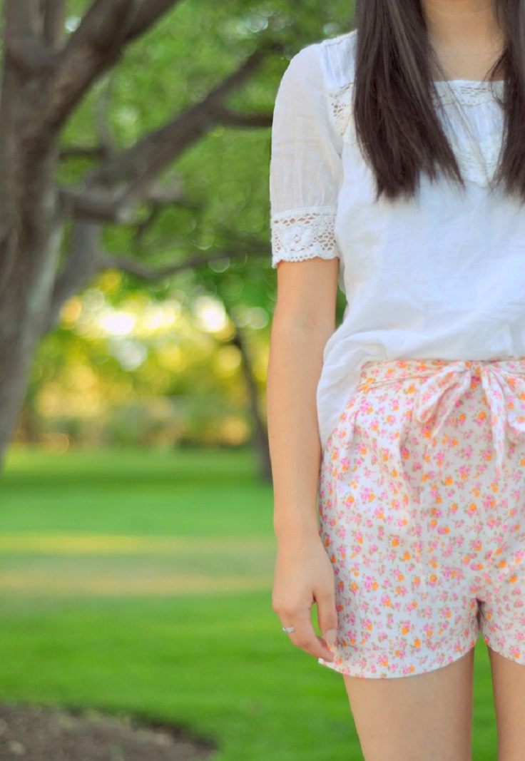 Floral-Pleated-Shorts-with-a-Bow