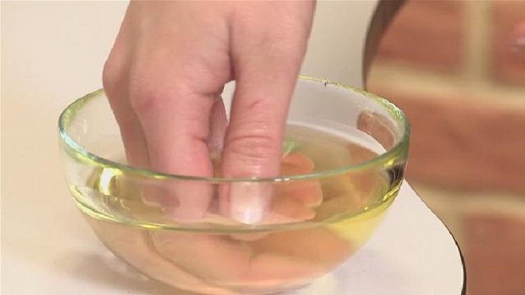 2-olive-oil-for-nails