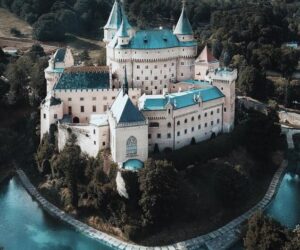 Top 10 Breathtaking Castles Around The World That Will Hypnotize You