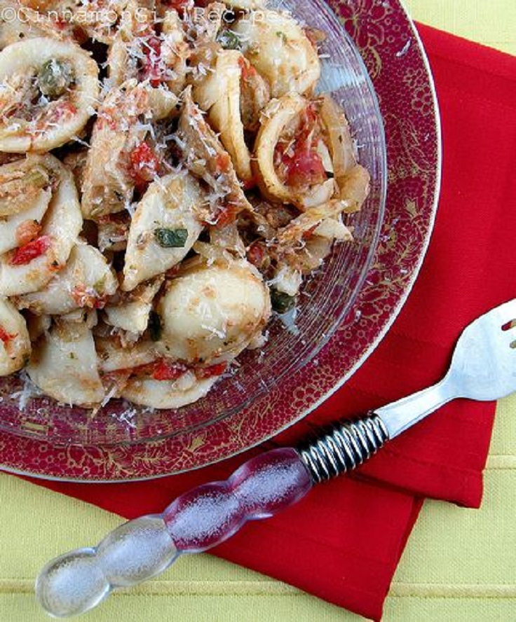 Slow-Cooker-Mediterranean-Chicken-Ragù-with-Orecchiette