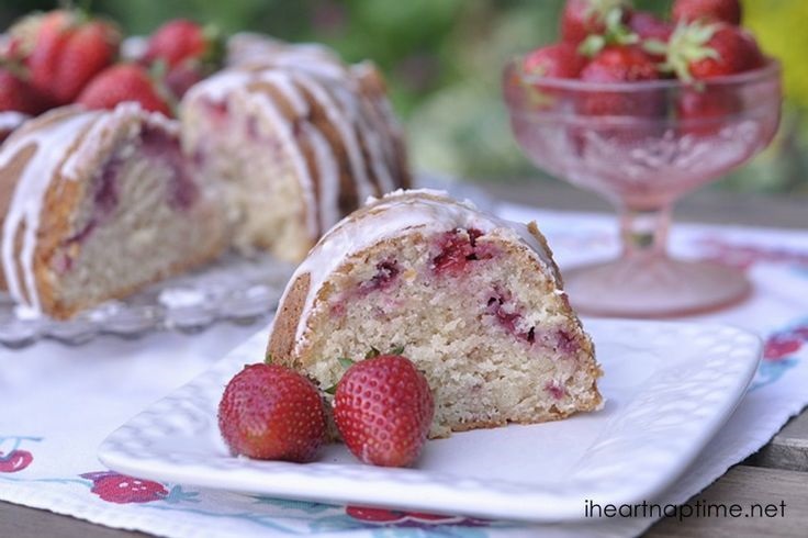 Strawberry-Sour-Cream-Cake