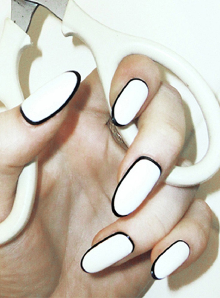 outlined-white-nails-8