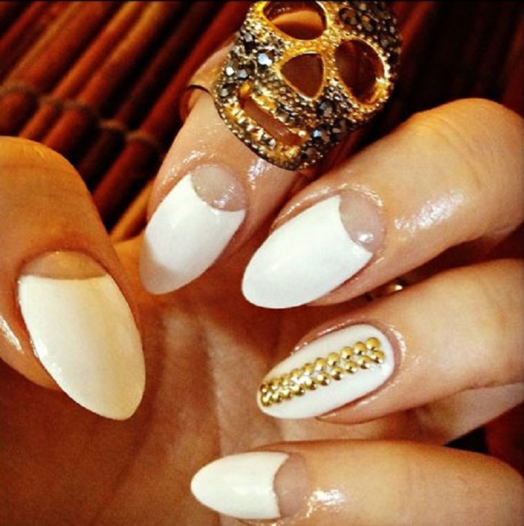 white-nails-and-gold-circons-3