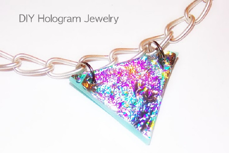 hologramic-necklace-and-bracelet