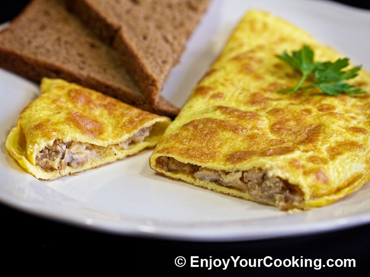 omelette-stuffed-with-mushrooms-and-onion