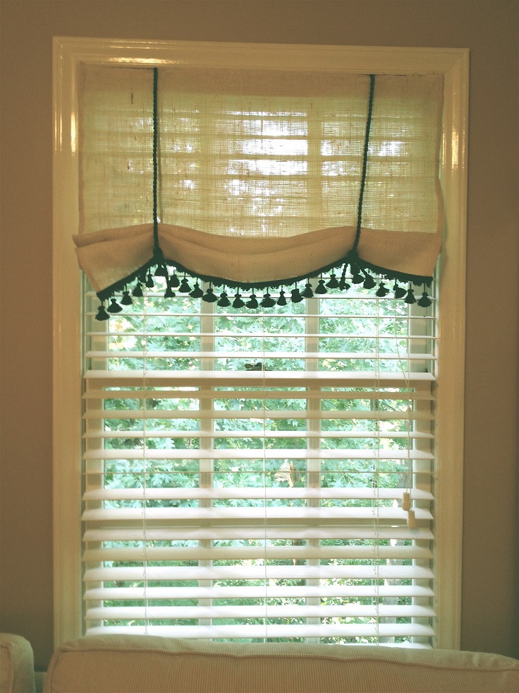 Burlap-Window-Decoration