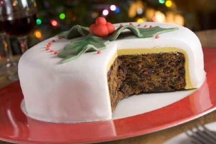 Classic-chic-Christmas-cake