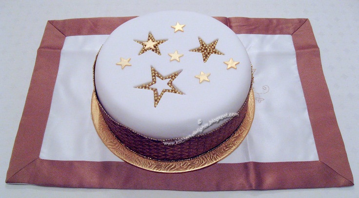 Star-design-Christmas-cake