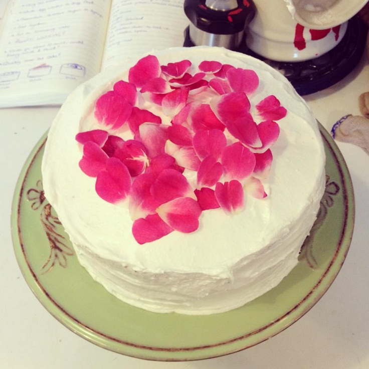 Walnut-cake-with-American-frosting