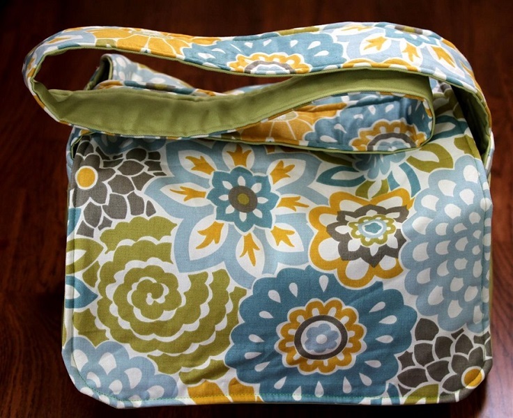 Cute-and-Easy-Messenger-Bag