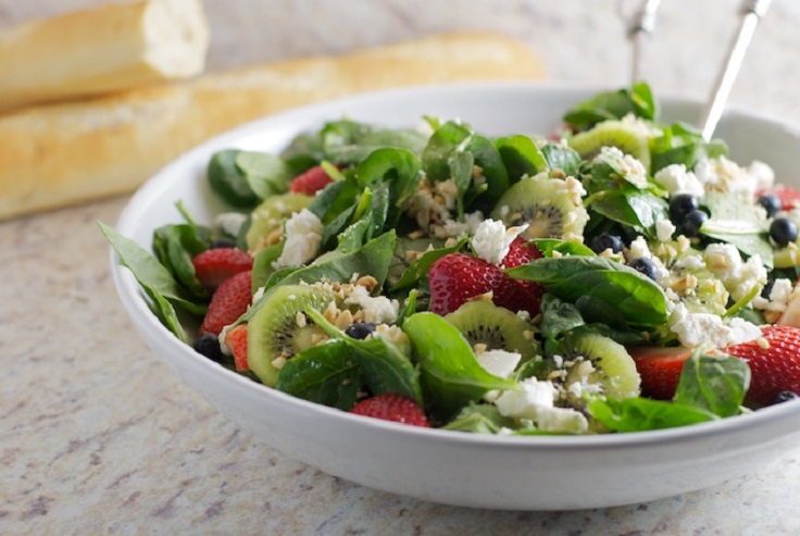 Spinach-Salad-with-Berries-Kiwi-and-Goat-Cheese