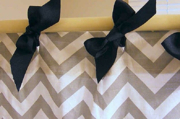Tie-shower-curtains-with-bows-instead-of-metal-rings