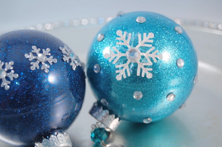 glitter-snowflake-ornaments