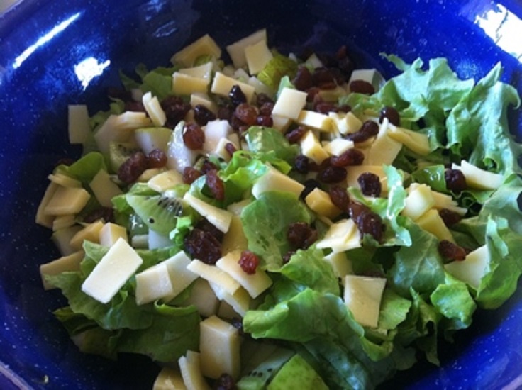 pear-kiwi-fruit-and-cheese-salad