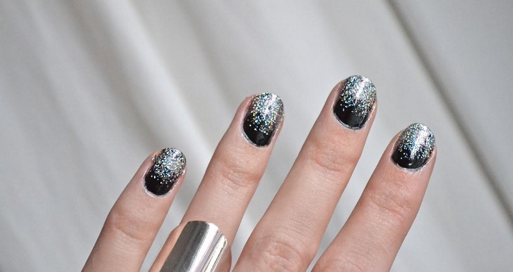 snowy-glitter-nails