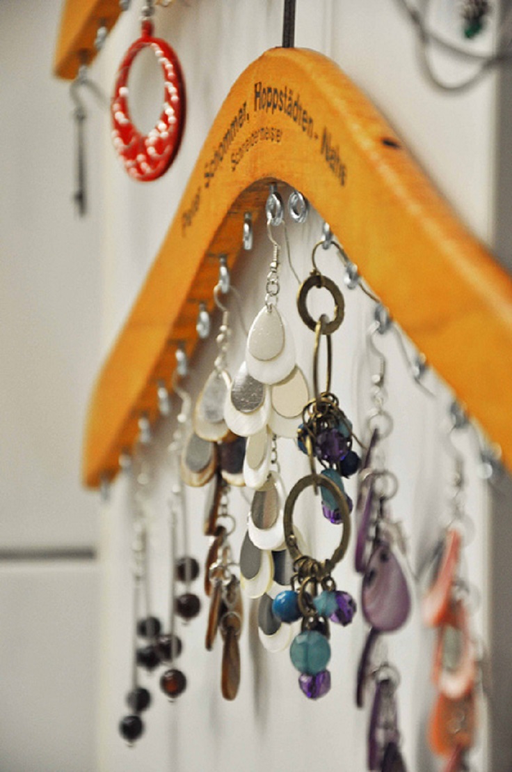 diy-jewelry-organizers-from-wooden-coat-hangers diy-jewelry-organizers-from-wooden-coat-hangers