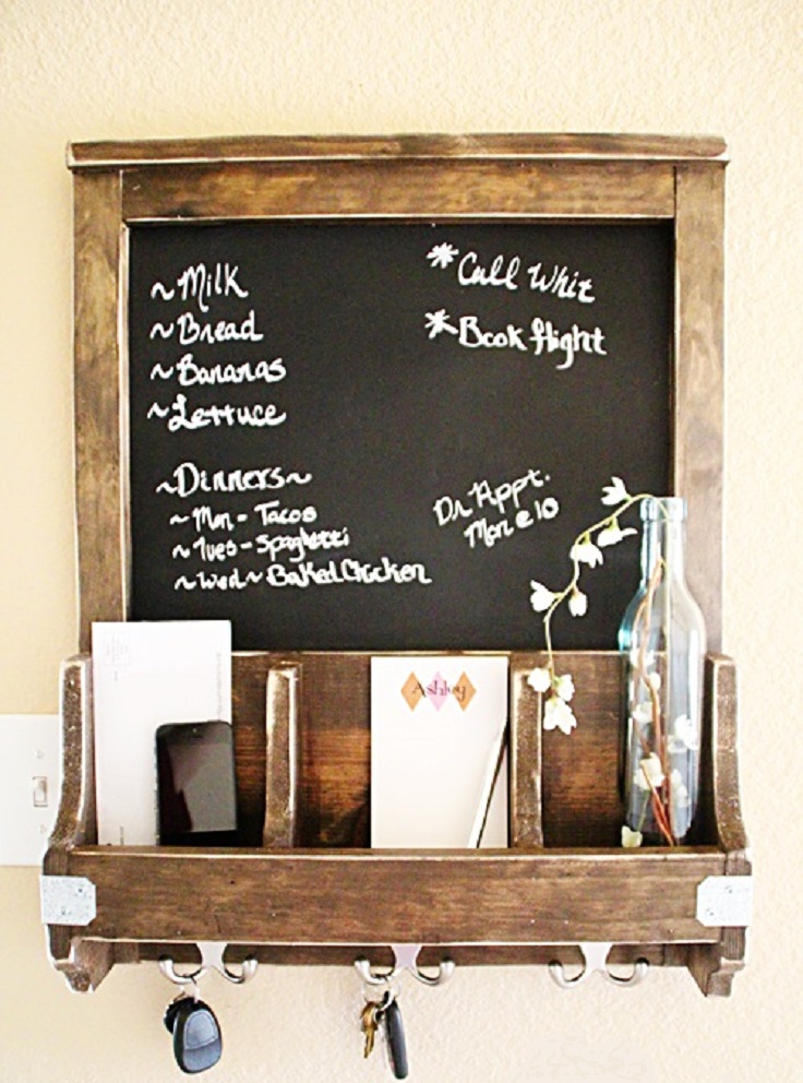 DIY-Chalkboard-and-Key-Hooks