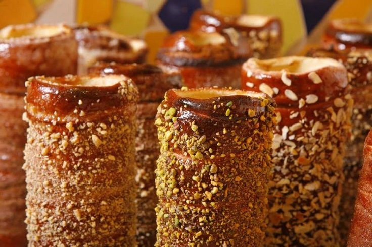 Street-food-hungarian-chimney-cake