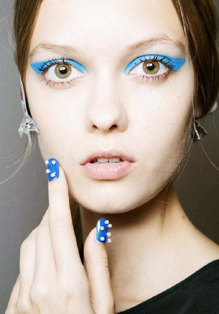 bold-blue-cat-eye