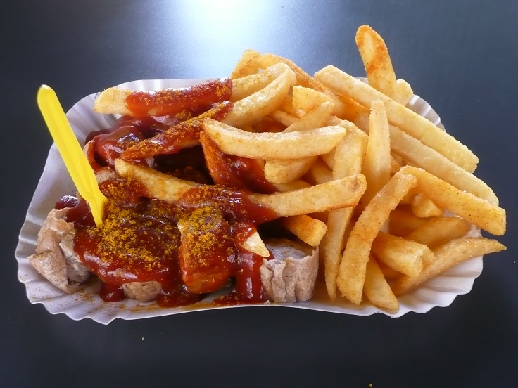 street-food-Germany-currywurst