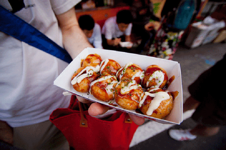 street-food-japanese-takoyaki