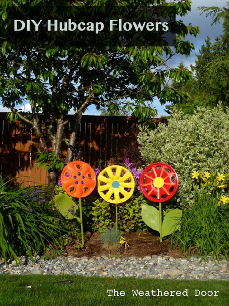 7-DIY-Hubcap-Flower-yard-decoration-2