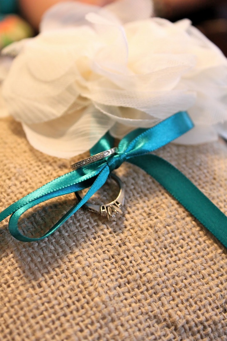 Burlap-Ring-Pillow-With-a-Flower-Detail