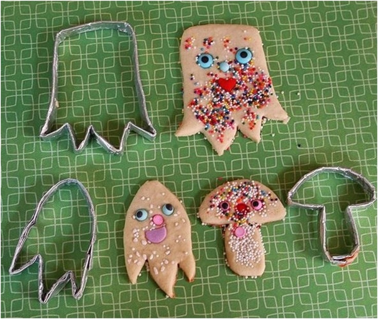 Make-Cookie-Cutters-With-Foil