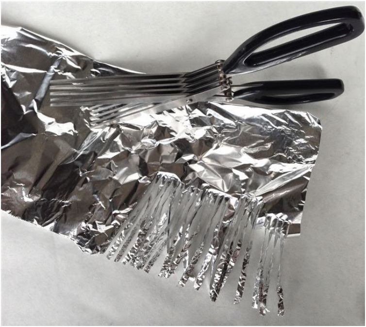 aluminum-foil-to-sharpen-your-scissors