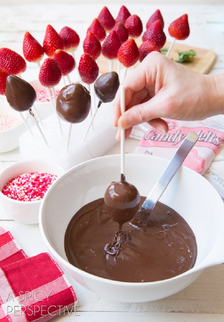 chocolate-dipped-strawberry-pops