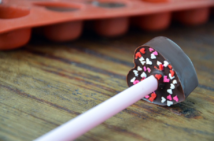 chocolate-heart-lollipop