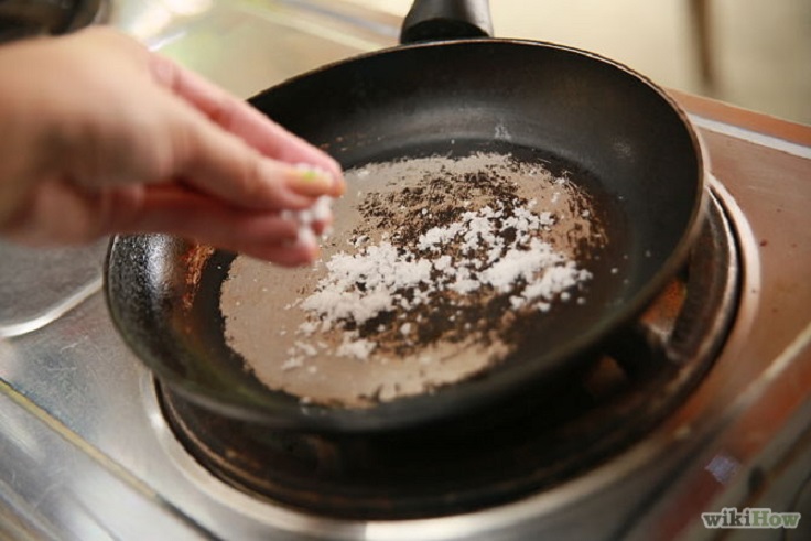 clean-pans-with-salt