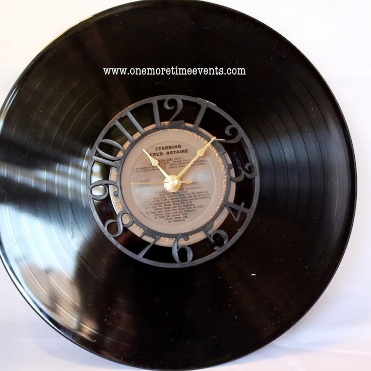 6-Diy-Gifts-You-Can-Make-In-Less-Than-An-Hour-vintage-record-clock