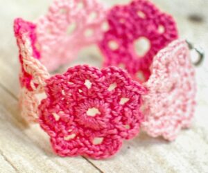 Top 10 Free Patterns for Stylish Knitted & Crocheted Accessories