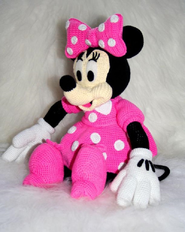 Disney-Minnie-Mouse-Amigurumi-Crochet