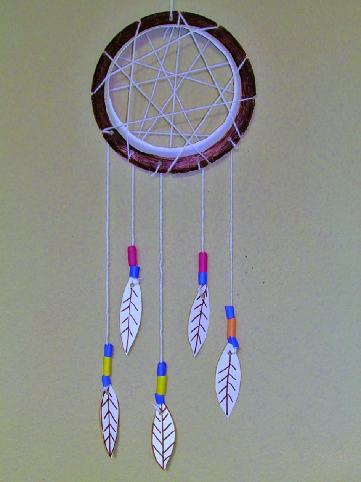 How-to-make-a-paper-plate-Dreamcatcher
