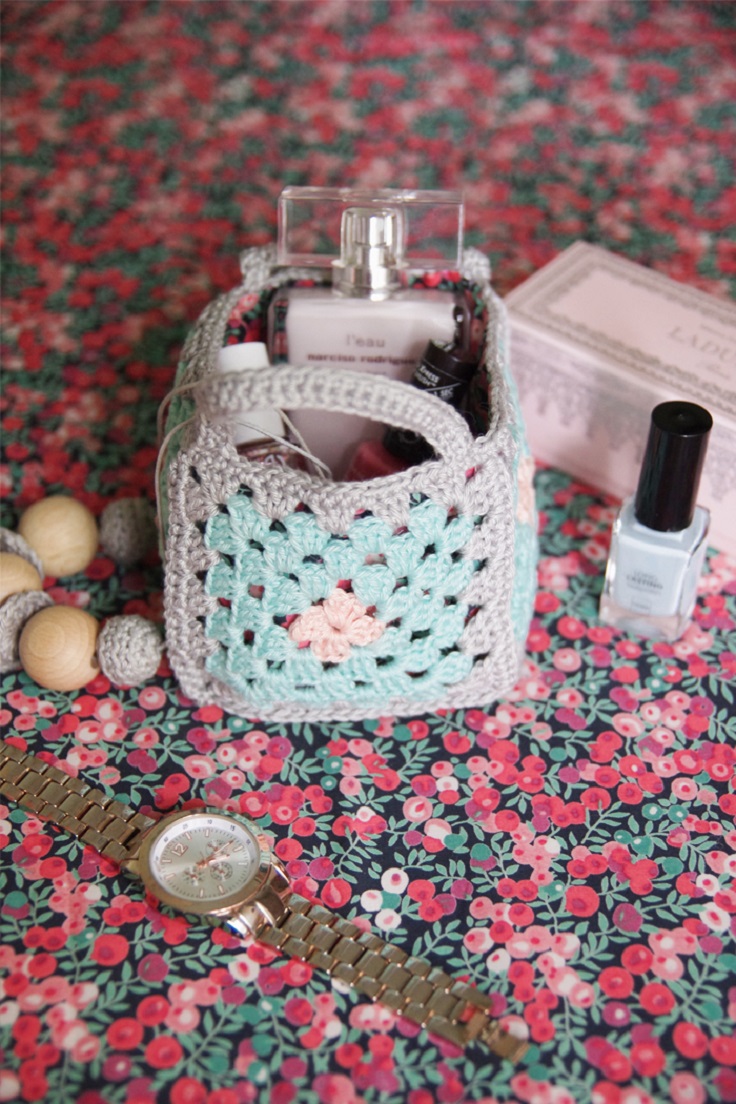 Mini-granny-square-crochet-baskets