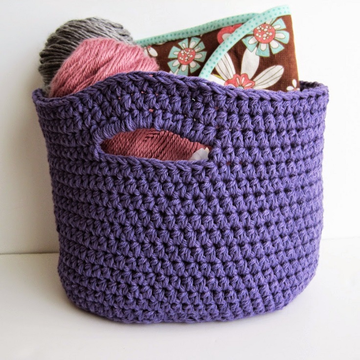 Oval-shaped-crochet-basket-with-handles