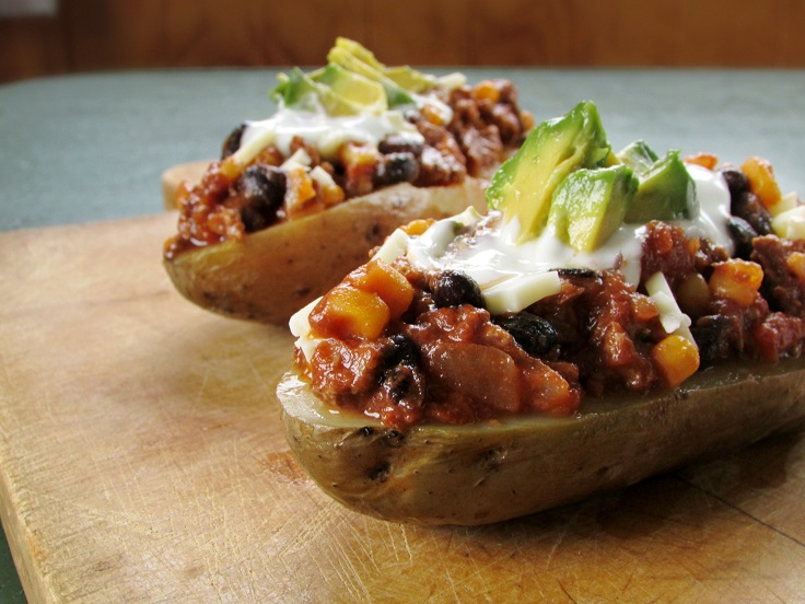 black-bean-chili-con-carne-stuffed-potatoes