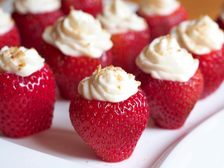 cheesecake-stuffed-strawberries