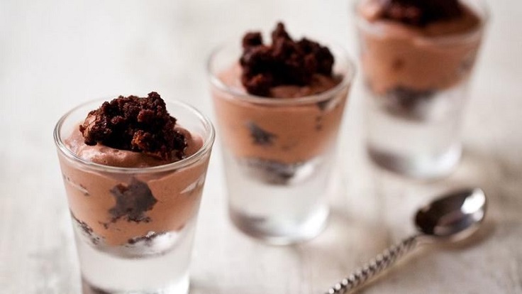 chocolate-mousse-brownie-shots