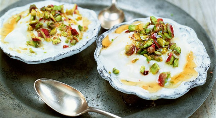 greek-yogurt-with-honey-and-pistachios