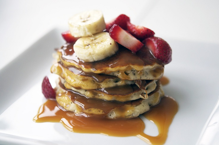 pancakes-with-caramel-sauce