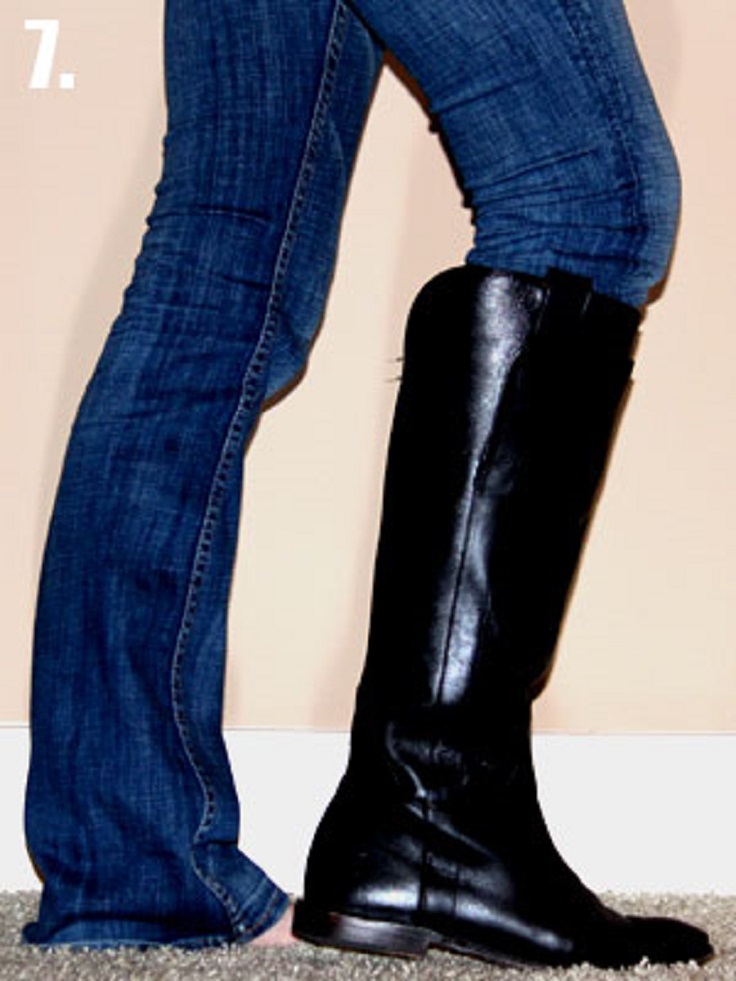 1-Tuck-non-skinny-jeans-into-boots