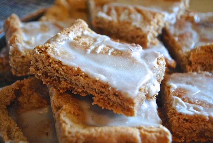 Cinnamon-Roll-Blondies