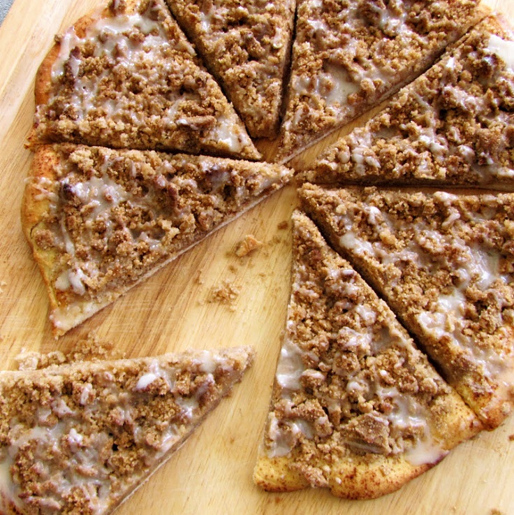 cinnamon-streusel-pizza