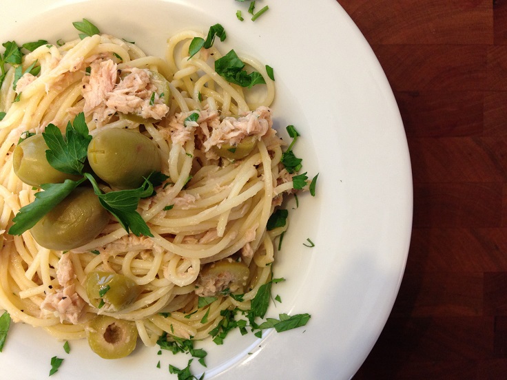 spaghetti-with-tuna-and-green-olives